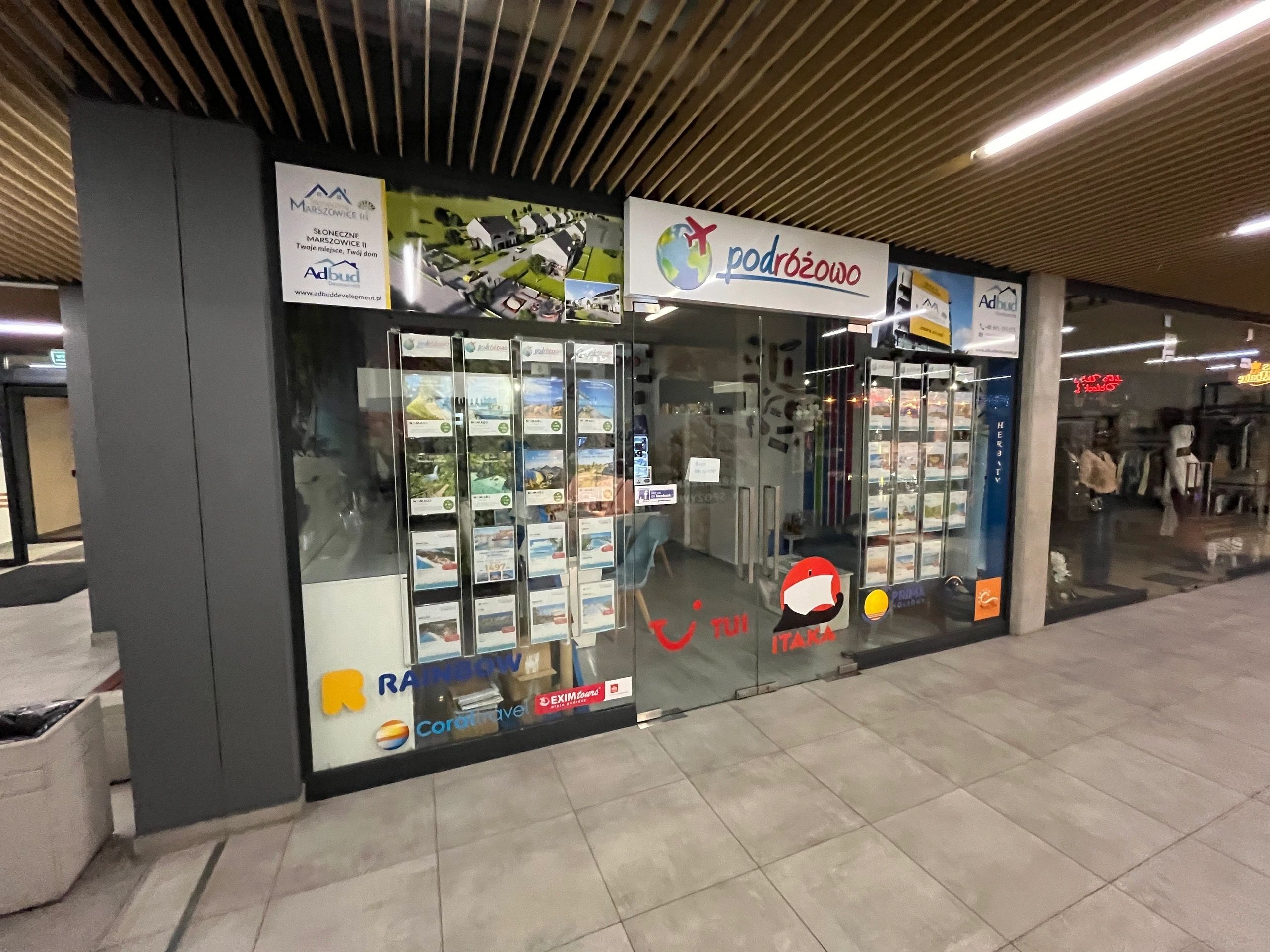 Skromna siedziba, można nawet pomyśleć: ‘ukryta’